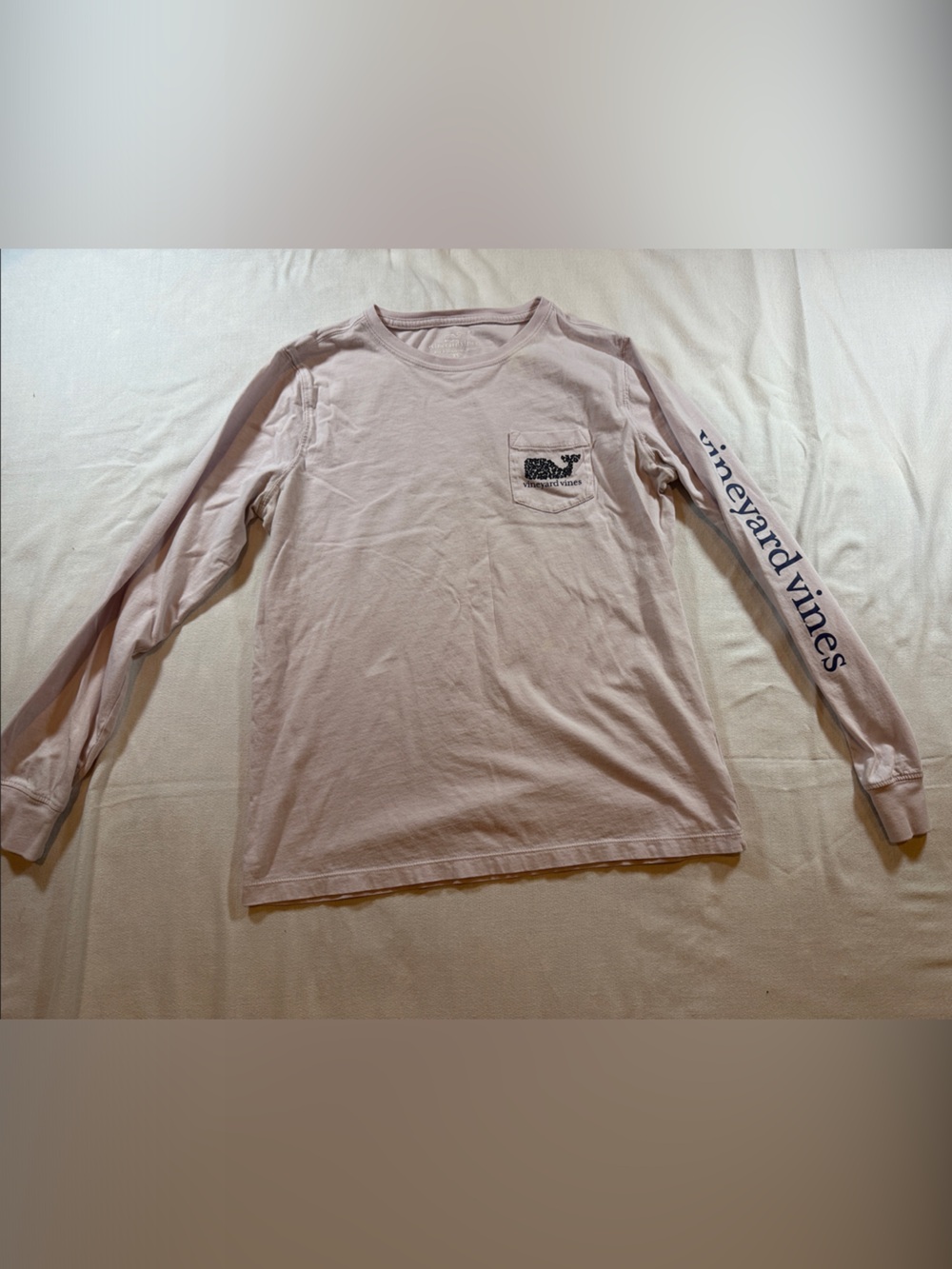 Vineyard Vines Men's Long-Sleeve Pocket Tee in Pale Pink with Navy Logo